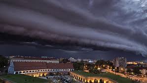 Alertă meteo: Cod roșu de furtuni și ploi torențiale în sudul României