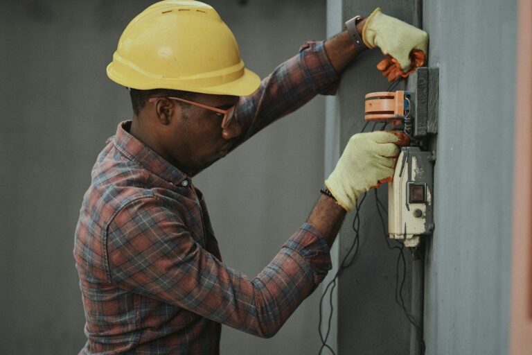 Electrician calificat pentru renovări rezidențiale