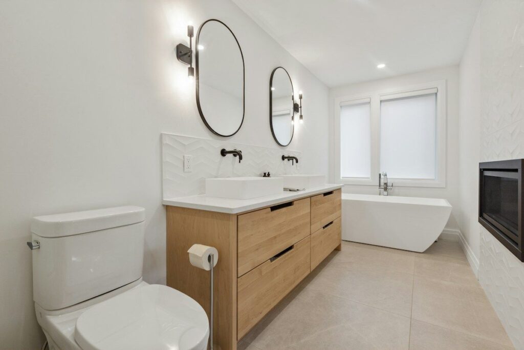 Cameră dublă cu baie proprie (en-suite)