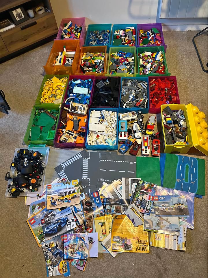 Huge collection of lego ,baseplates , vehicle’s, wheels etc