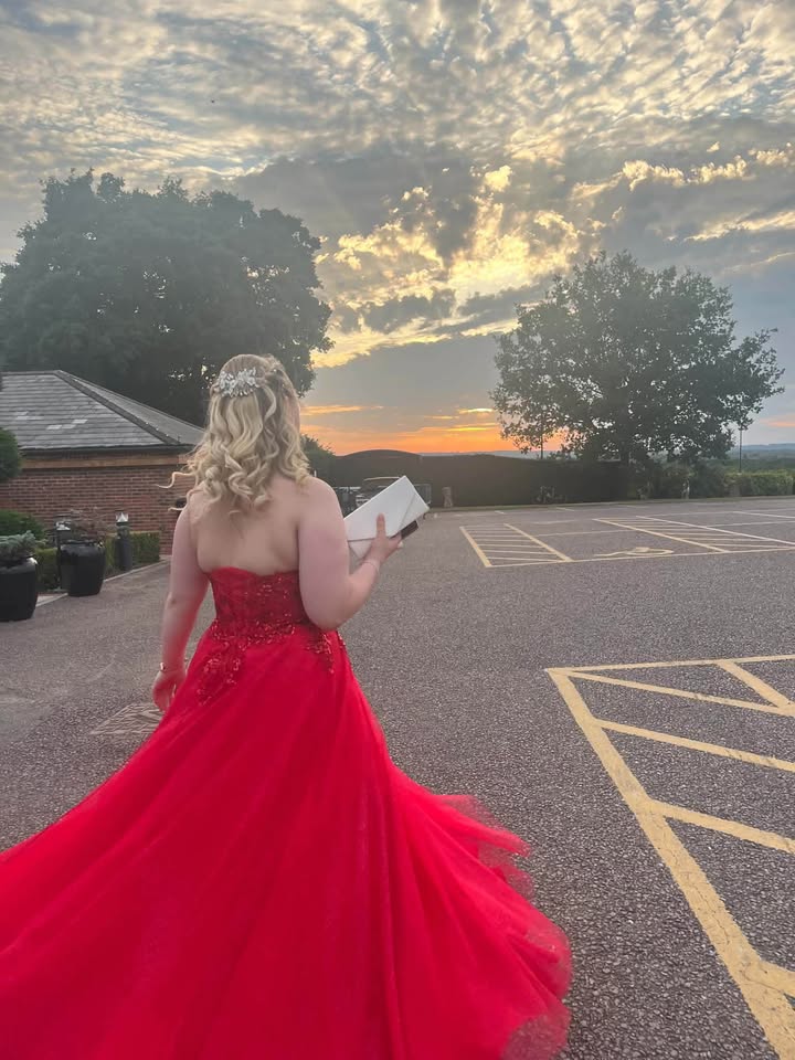 red prom dress – poza 2