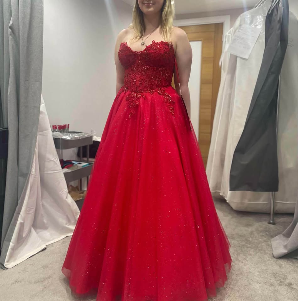red prom dress – poza 3