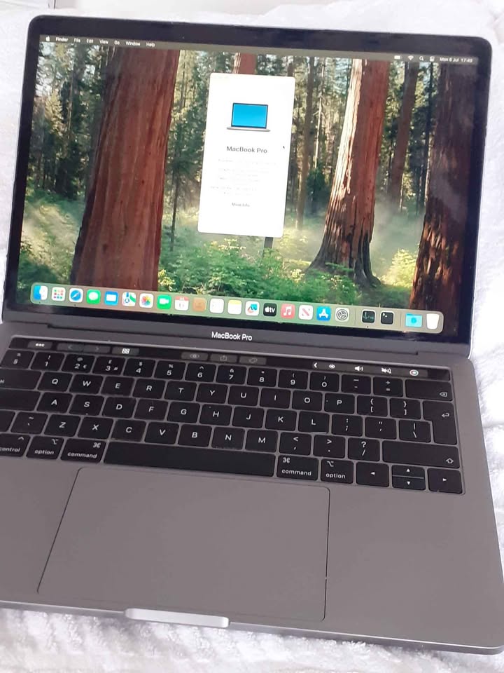 MacBook pro 2017 £175 comes with charger – poza 2